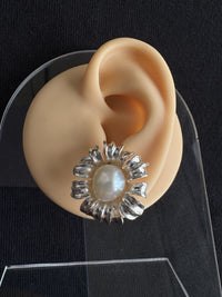 White Baroque Pearl Daisy Studs，Earrings，Brooch, Pendant