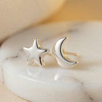 S999 Pure Silver Asymmetric Star and Moon Ear Stud Set - Detail