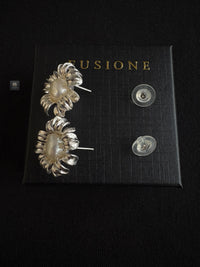 White Baroque Pearl Daisy Studs，Earrings，Brooch, Pendant