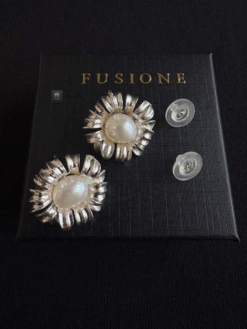 White Baroque Pearl Daisy Studs，Earrings，Brooch, Pendant