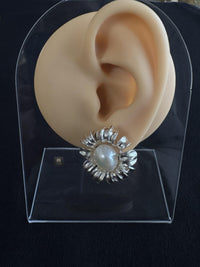 White Baroque Pearl Daisy Studs，Earrings，Brooch, Pendant